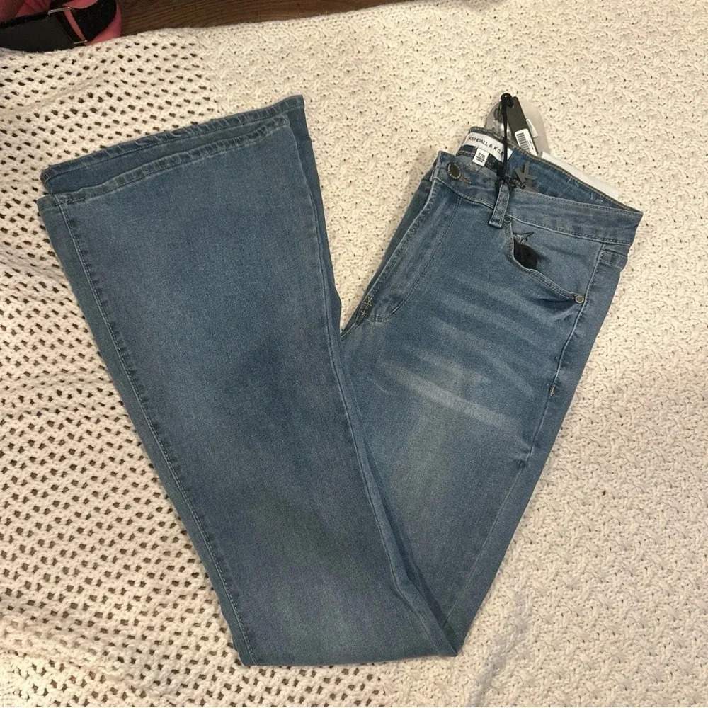 Kendall & Kylie Kouture Mid Rise Flare Leg Jeans Women's 7/8 Blue
New